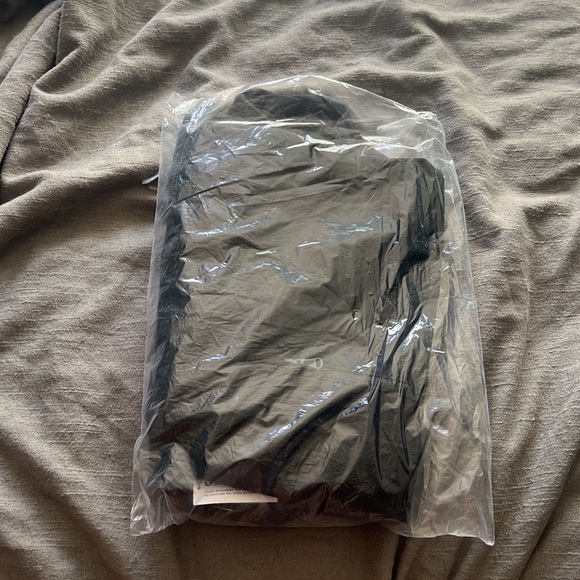 Old Navy Maternity Dynamic Fleece Rollover Waist Joggers - Picture 6 of 6